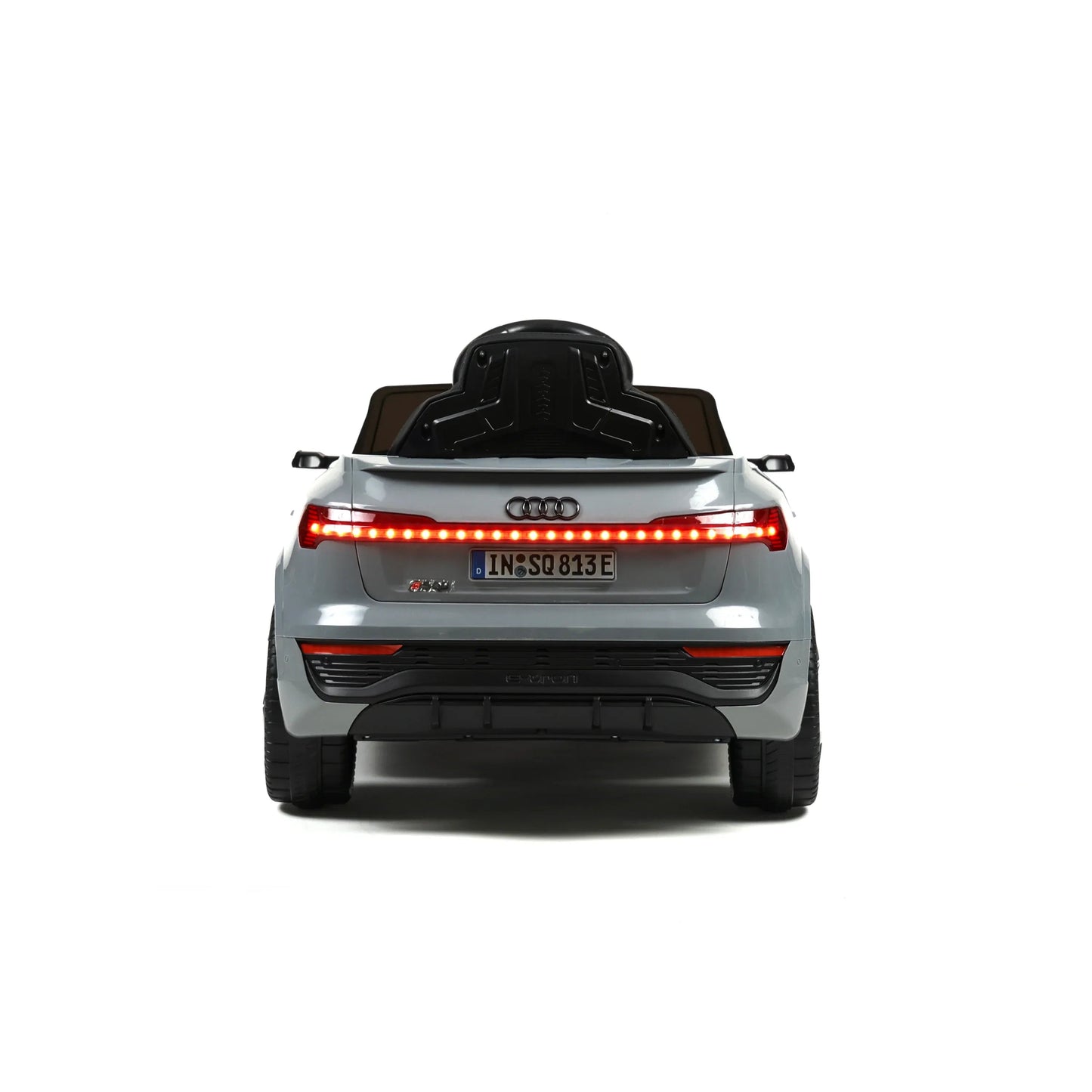 Audi SQ8 E-tron — dettaglio cruscotto e volante