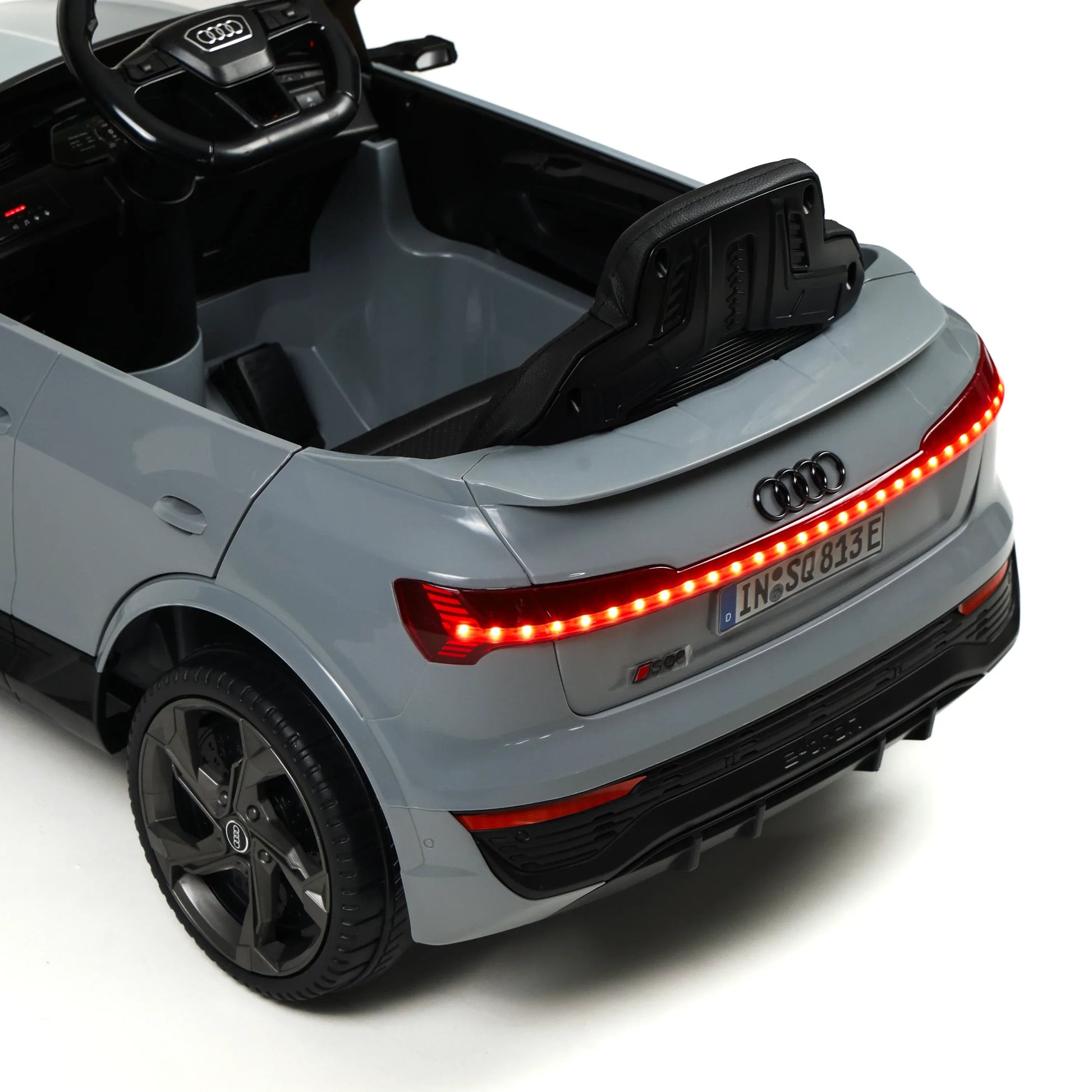Audi SQ8 E-tron — dettaglio luci LED