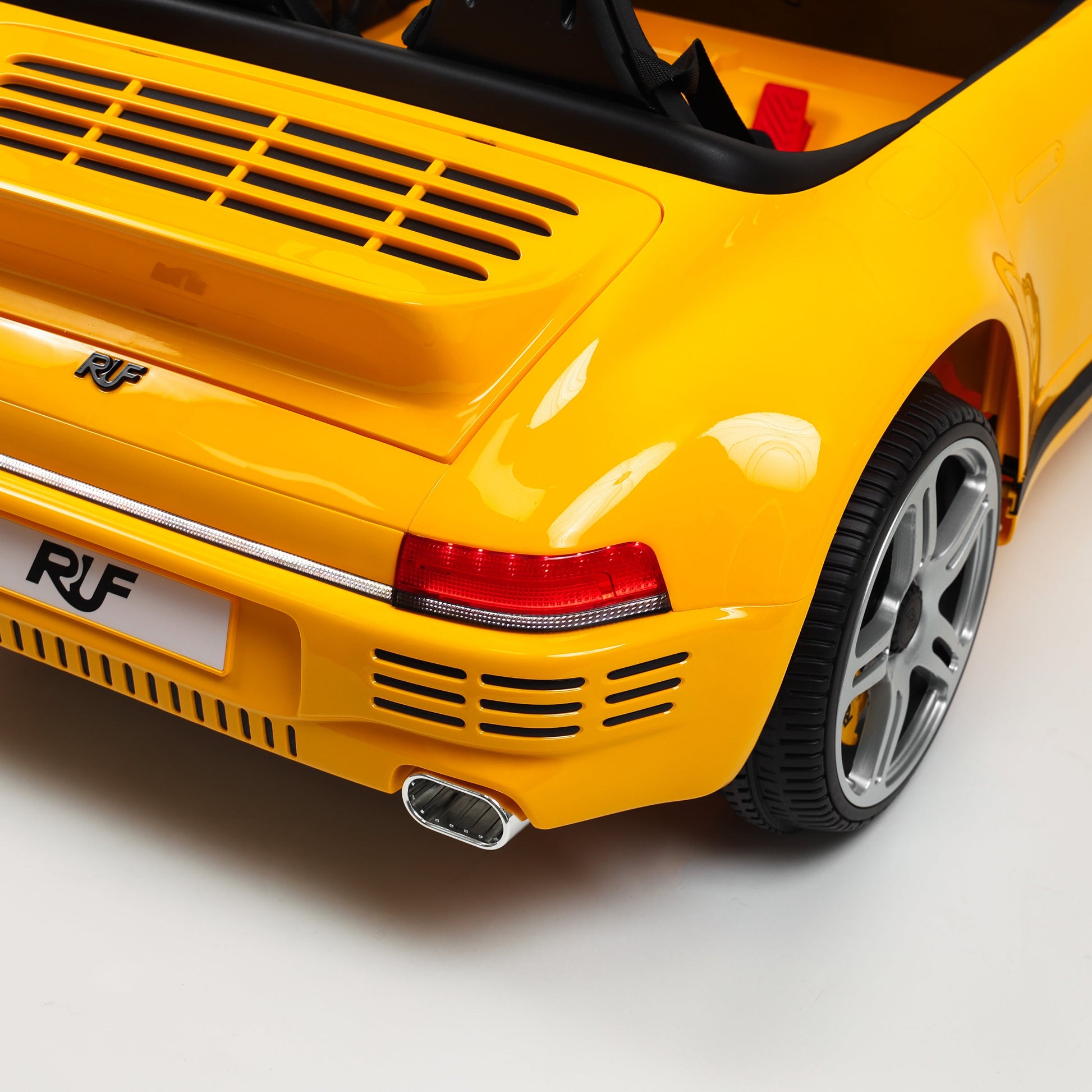 PORSCHE RUF SCR — dettaglio luci LED