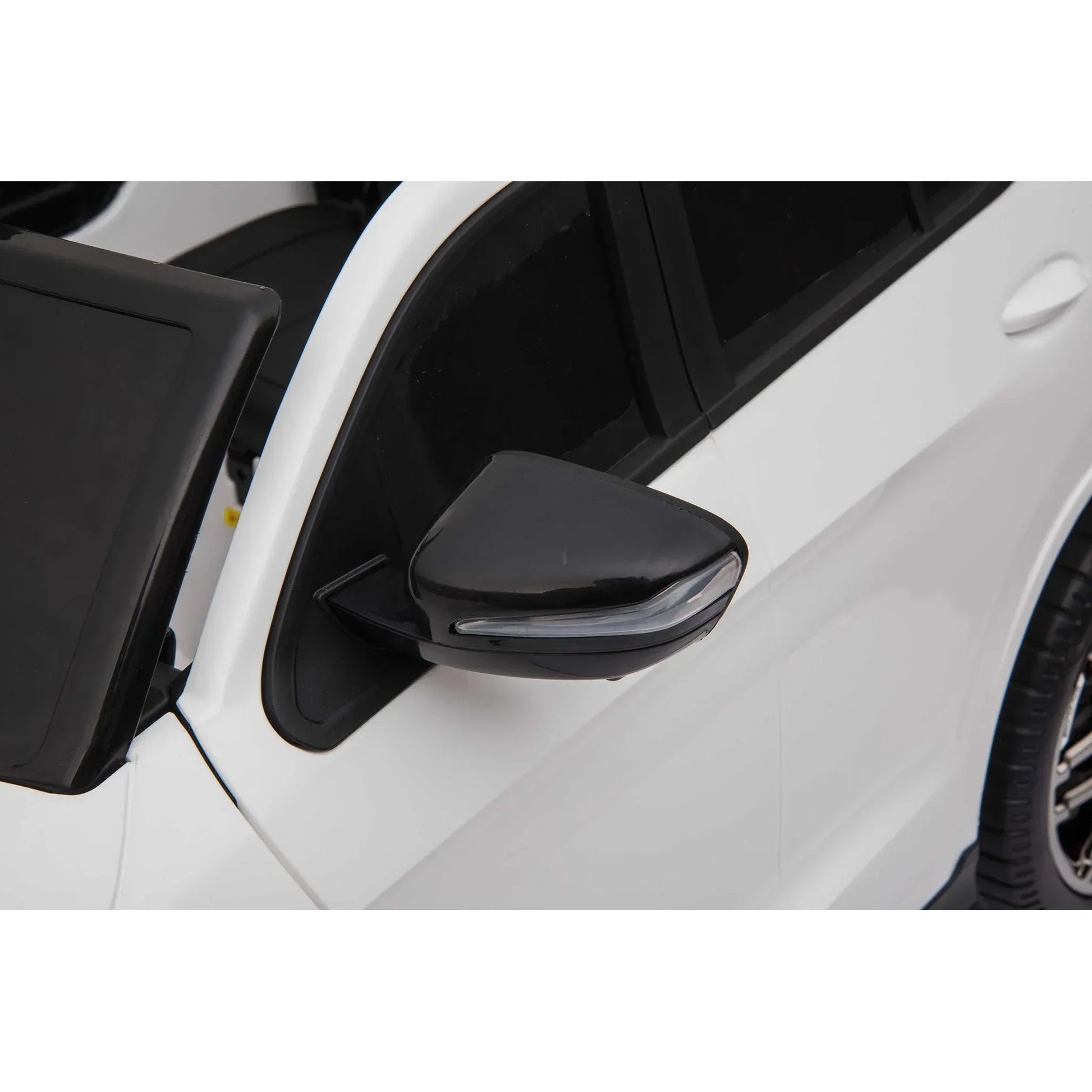 MERCEDES GLC 63S - MP3 — dettaglio luci LED