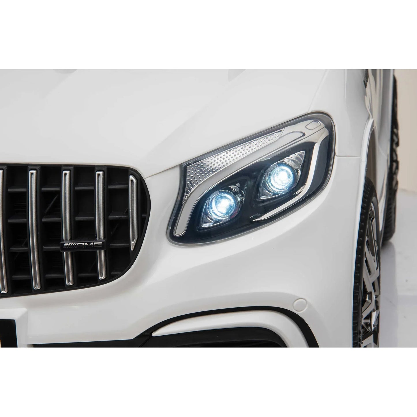 MERCEDES GLC 63S - MP3 — dettaglio badge licenza ufficiale